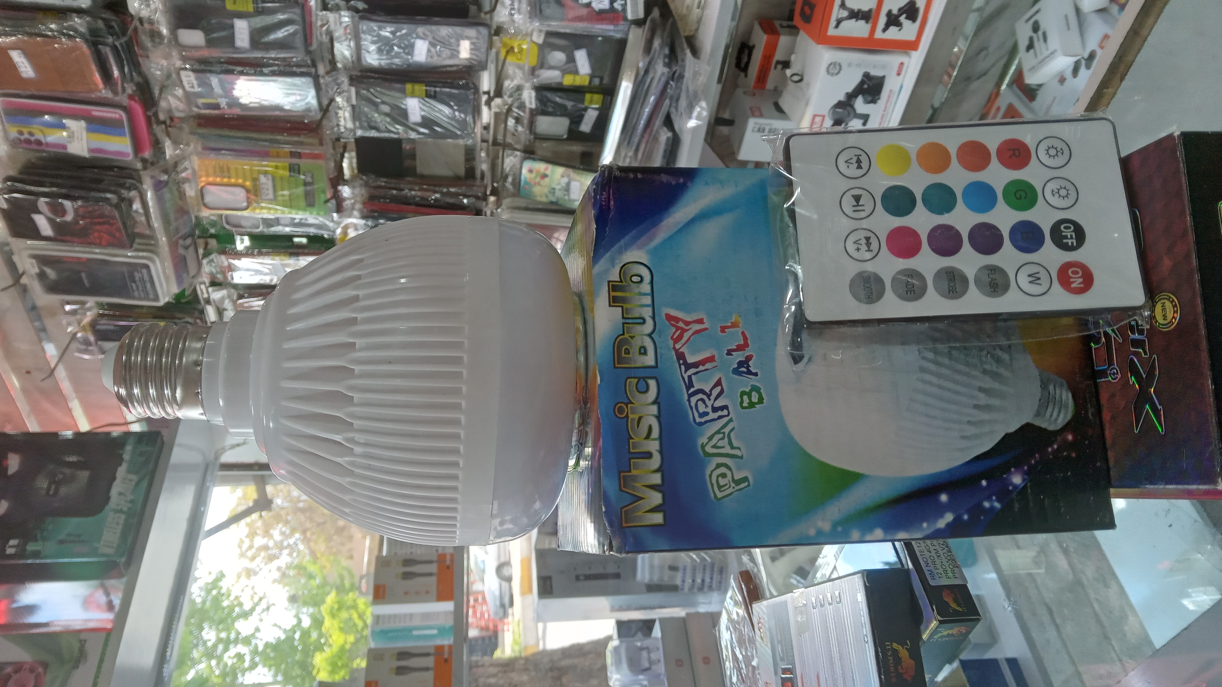 اسپیکر لامپی بلوتوثی مدل LED هوشمند همراه با ریموت کنترل (رقص نور RGB)
